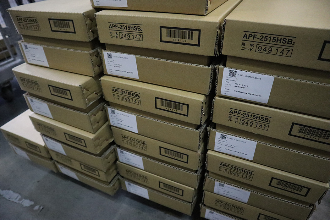 統一ラベルを貼付