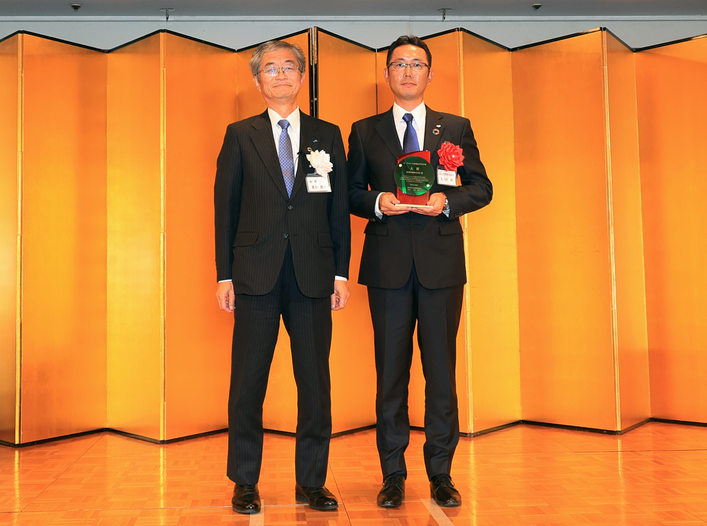 （左から）日本物流団体連合会 真貝 康一 会長、佐川急便 取締役 栗和田 武