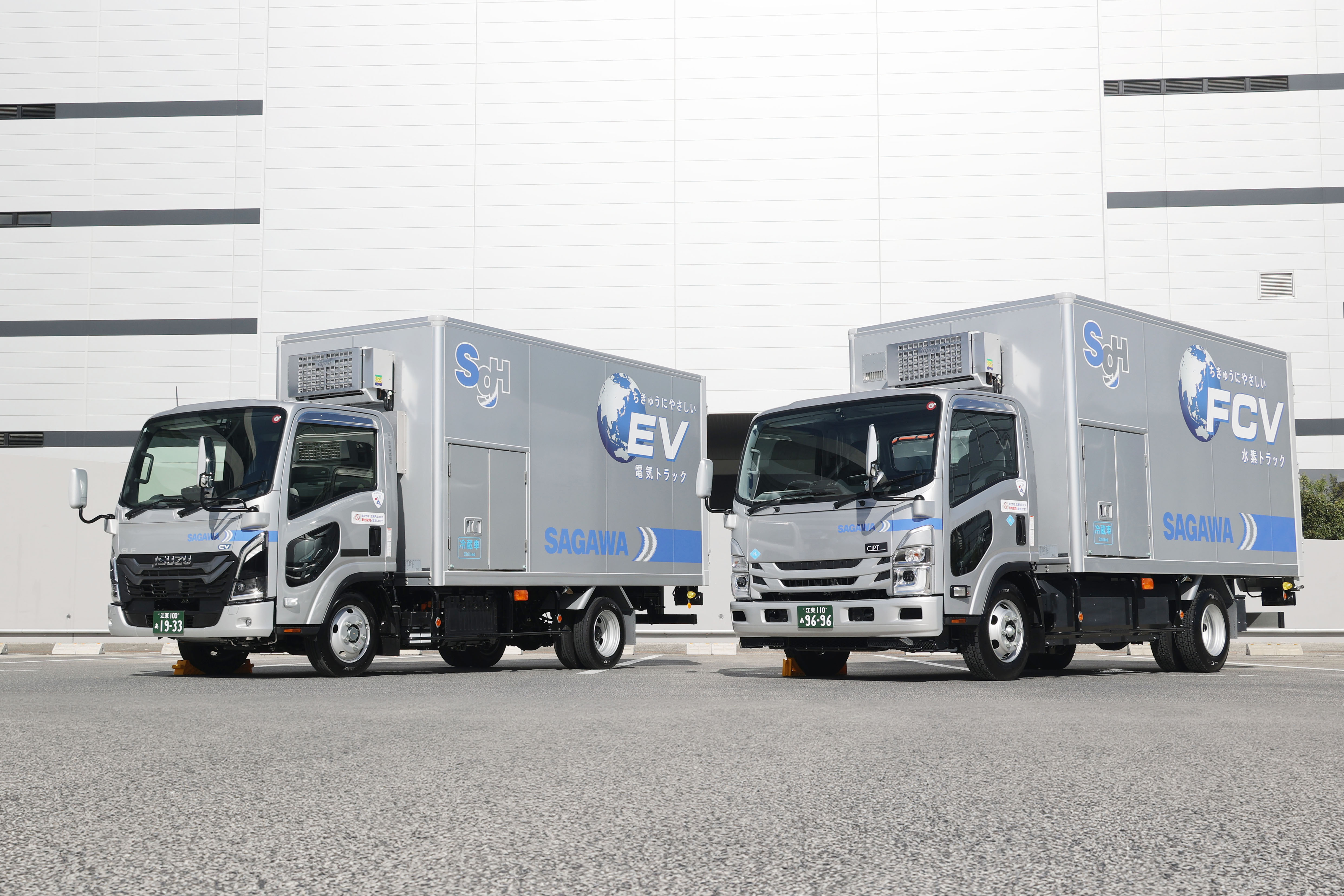 （左から）小型EVトラック、小型FCトラック