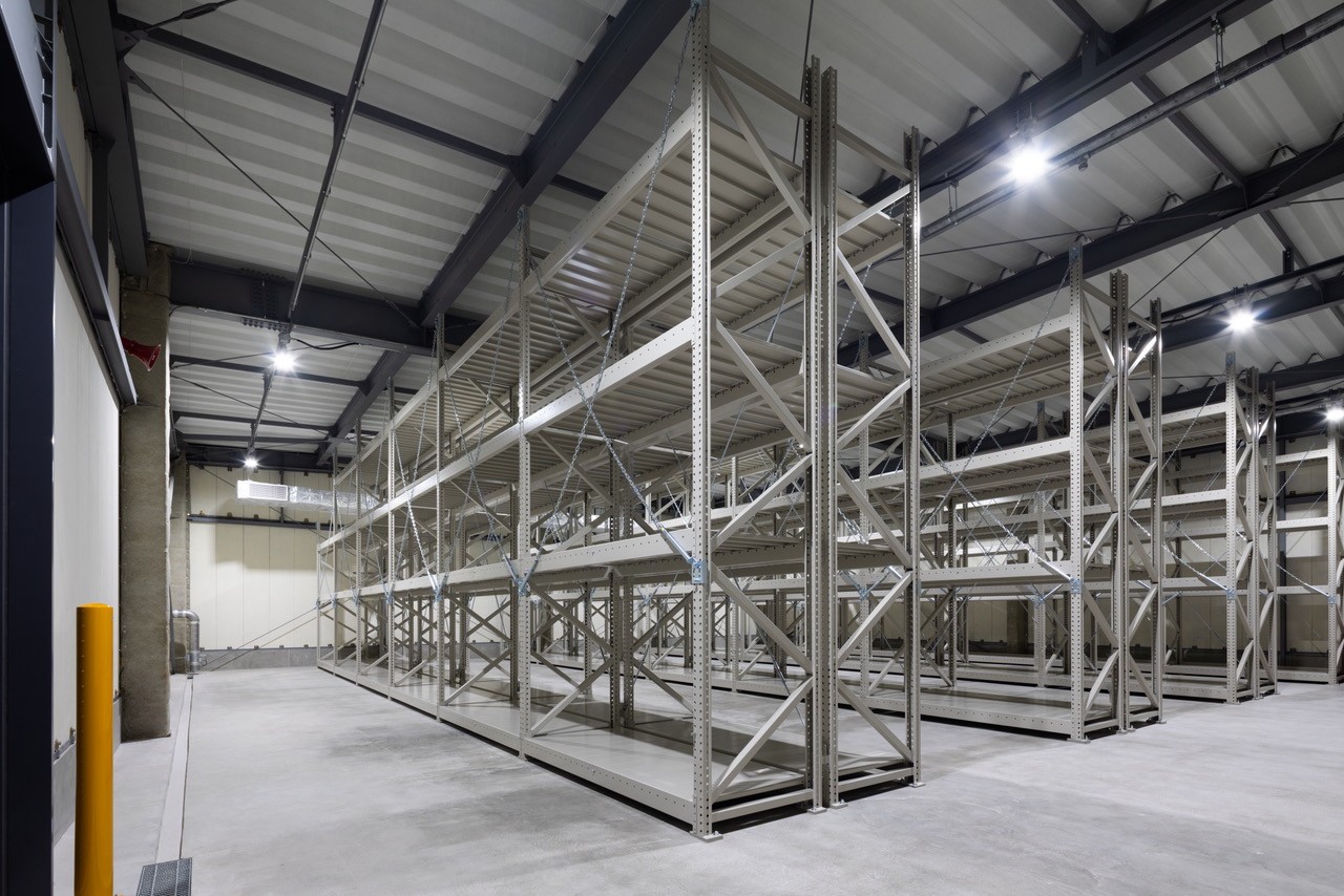 危険物倉庫内観