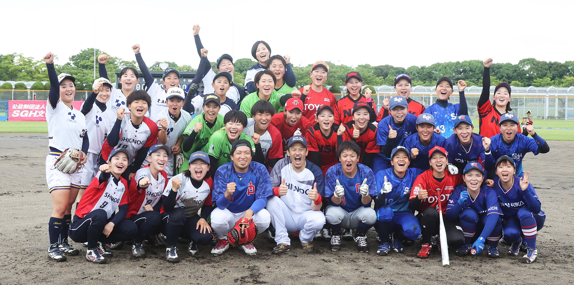 ゲストの元プロ野球選手の坂口智隆さん、野球YouTuberトクサンTVさんを中心に、ニトリJD.LEAGUE西地区の選手のみなさん