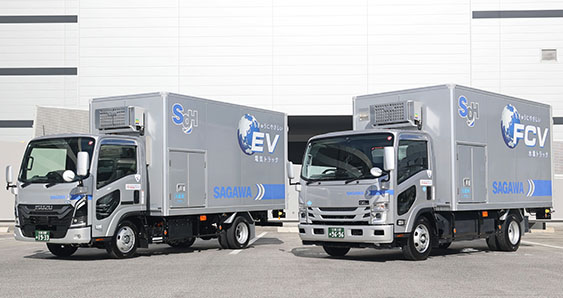 左：電気自動車　右：燃料電池自動車