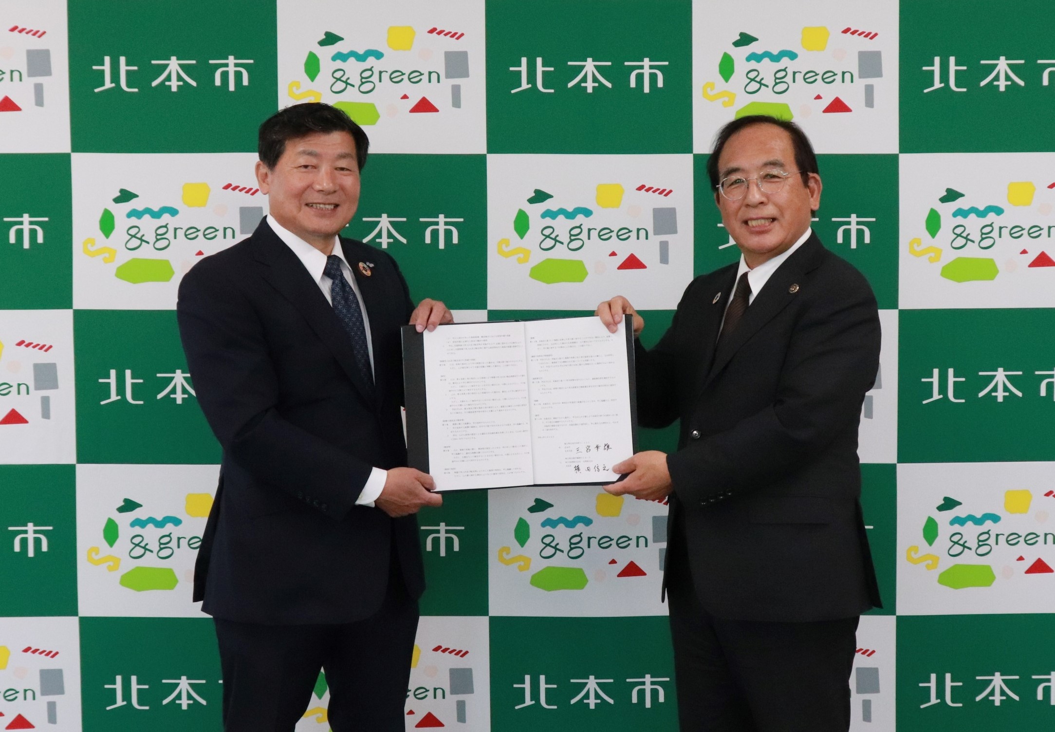 (左から) 北関東支店 支店長 横田 信之、北本市 三宮 幸雄 市長