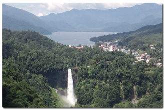 中禅寺湖と華厳滝