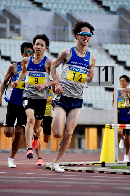 10000m 鈴木 勝彦選手(NO.12)、川端 千都選手(NO.9)