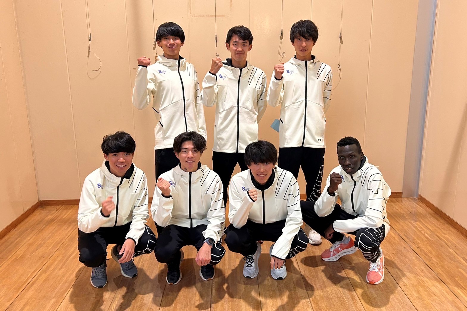 上段 左から橋本選手、鈴木選手、川端選手 下段 左から中村選手、竹村選手、近藤選手、キプチルチル選手