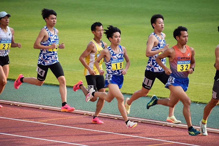 ゼッケンNO.14中村選手、ゼッケンNO.18佐藤一世選手、ゼッケンNO.11關選手