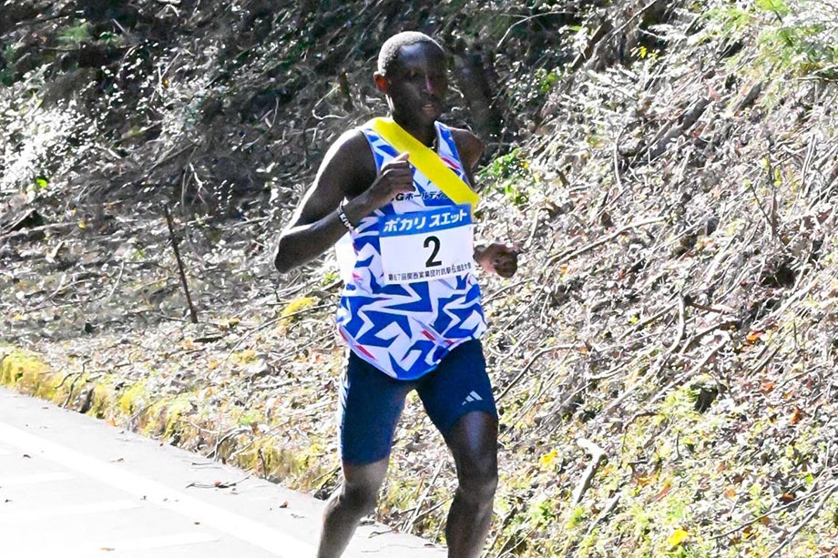 2区　チャールズ選手