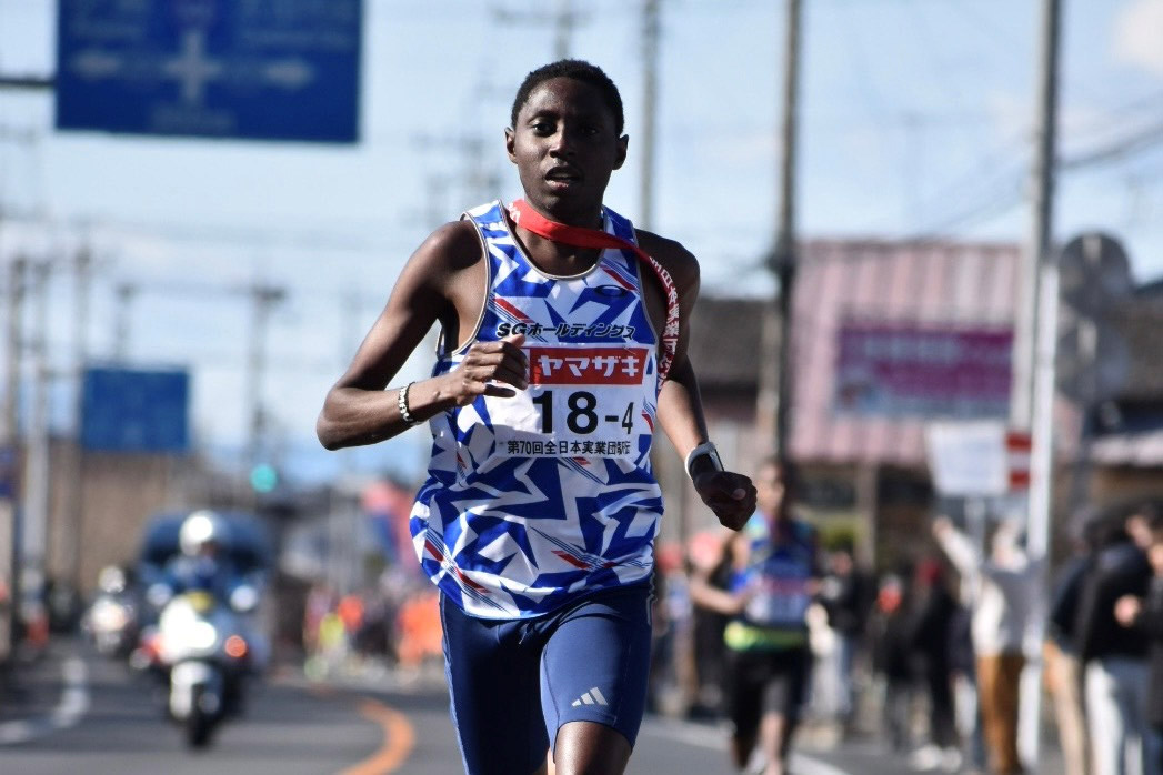 4区 チャールズ・カマウ選手